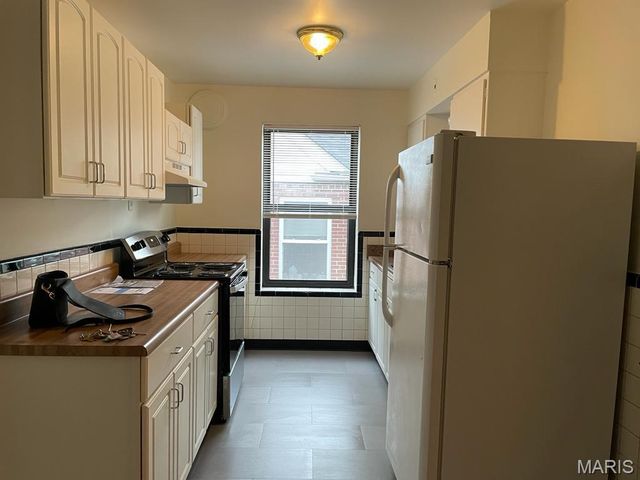 6963 Chippewa Street, St Louis, MO 63109