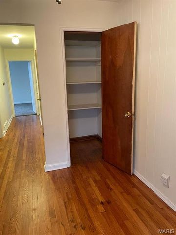 6963 Chippewa Street, St Louis, MO 63109