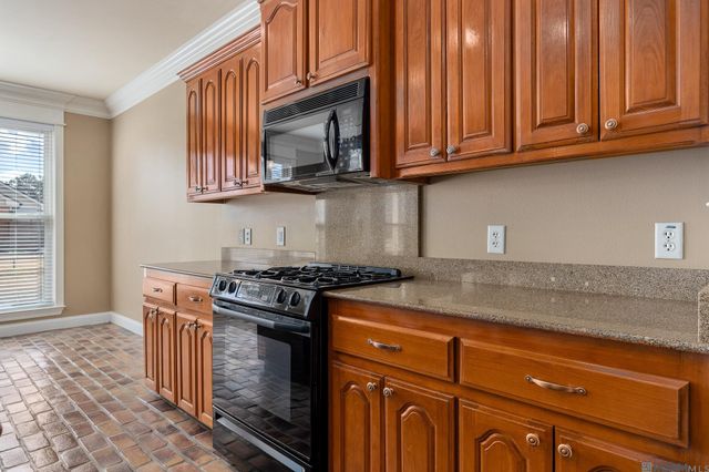 1531 E City Place St, Gonzales, LA 70737