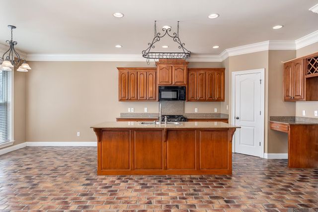 1531 E City Place St, Gonzales, LA 70737