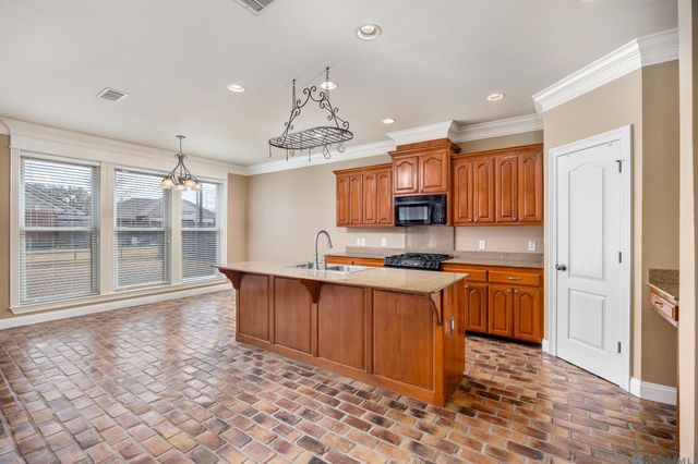 1531 E City Place St, Gonzales, LA 70737