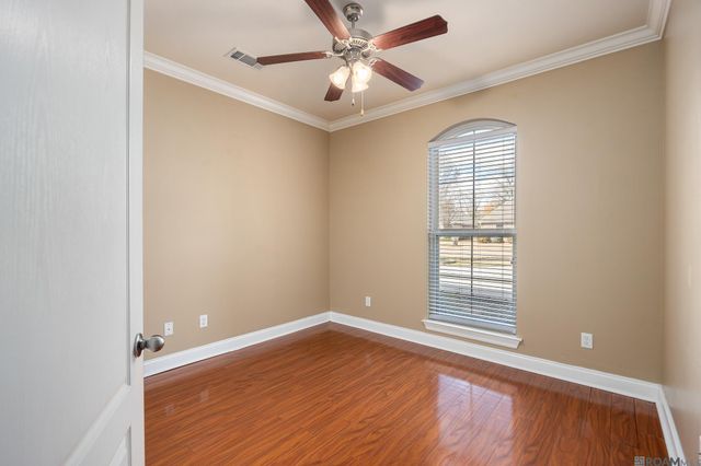 1531 E City Place St, Gonzales, LA 70737