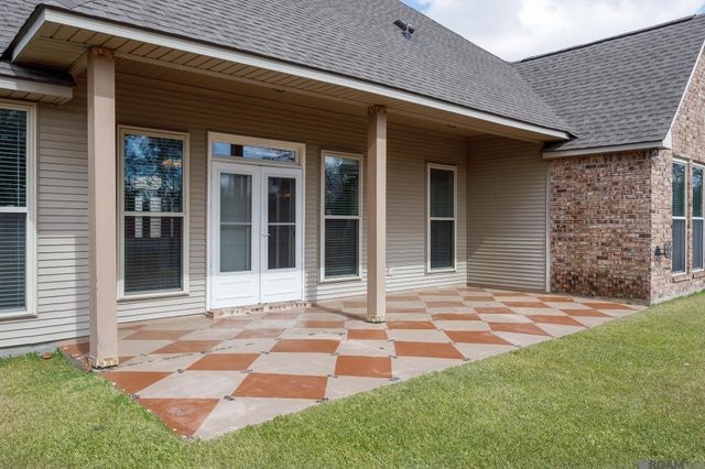 1531 E City Place St, Gonzales, LA 70737