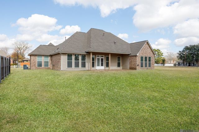 1531 E City Place St, Gonzales, LA 70737