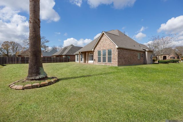 1531 E City Place St, Gonzales, LA 70737