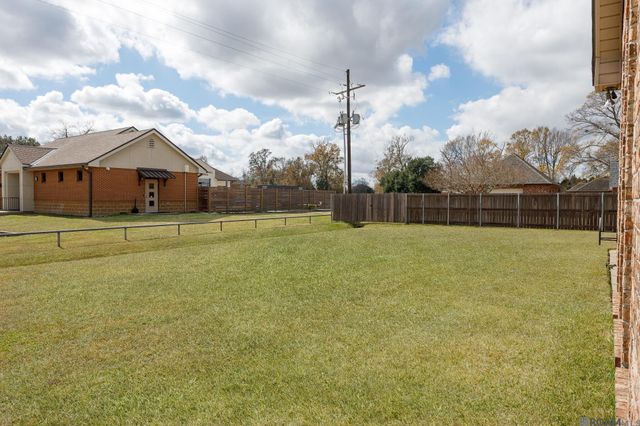 1531 E City Place St, Gonzales, LA 70737