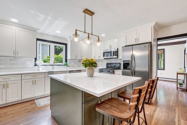 6 Elm Ct, Maynard, MA 01754