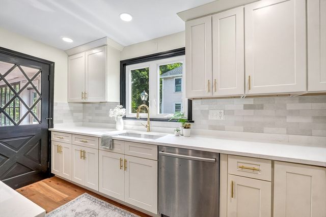 6 Elm Ct, Maynard, MA 01754