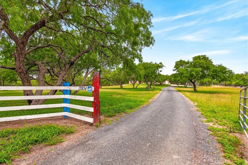 13934 County Road 1144, Sinton, TX 78387 — photo 2