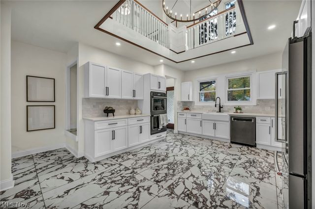 1555 W Market Street, Akron, OH 44313