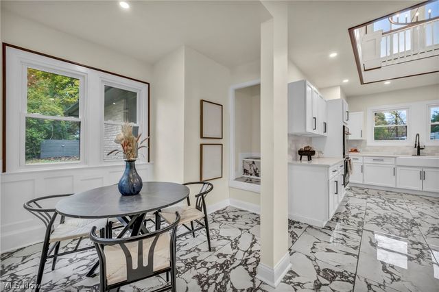 1555 W Market Street, Akron, OH 44313