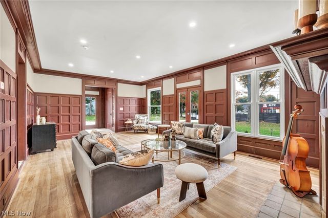 1555 W Market Street, Akron, OH 44313