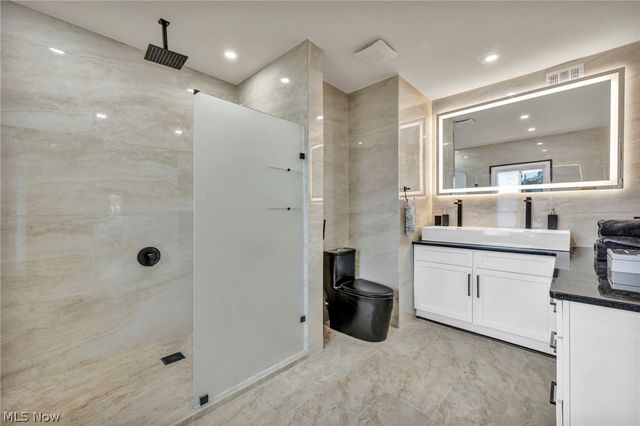 1555 W Market Street, Akron, OH 44313