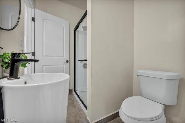 1555 W Market Street, Akron, OH 44313