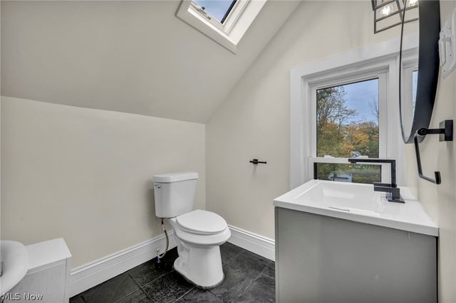 1555 W Market Street, Akron, OH 44313