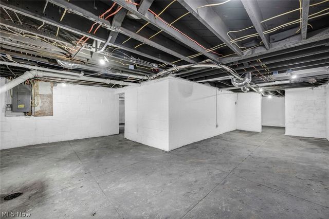 1555 W Market Street, Akron, OH 44313