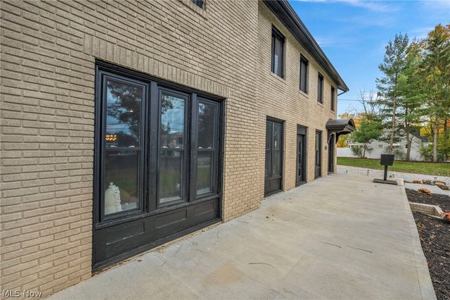 1555 W Market Street, Akron, OH 44313