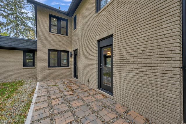 1555 W Market Street, Akron, OH 44313