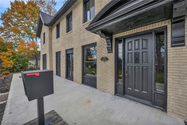 1555 W Market Street, Akron, OH 44313