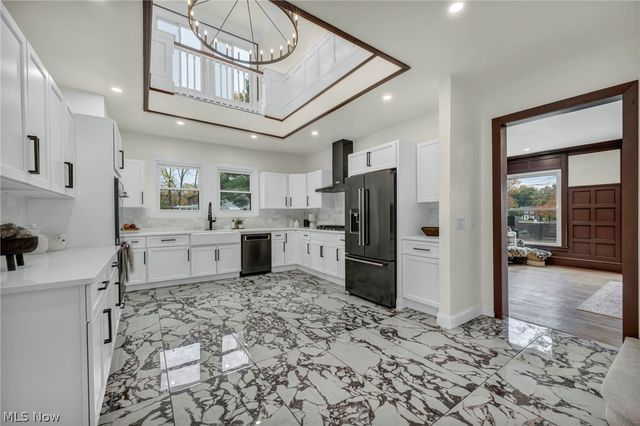 1555 W Market Street, Akron, OH 44313