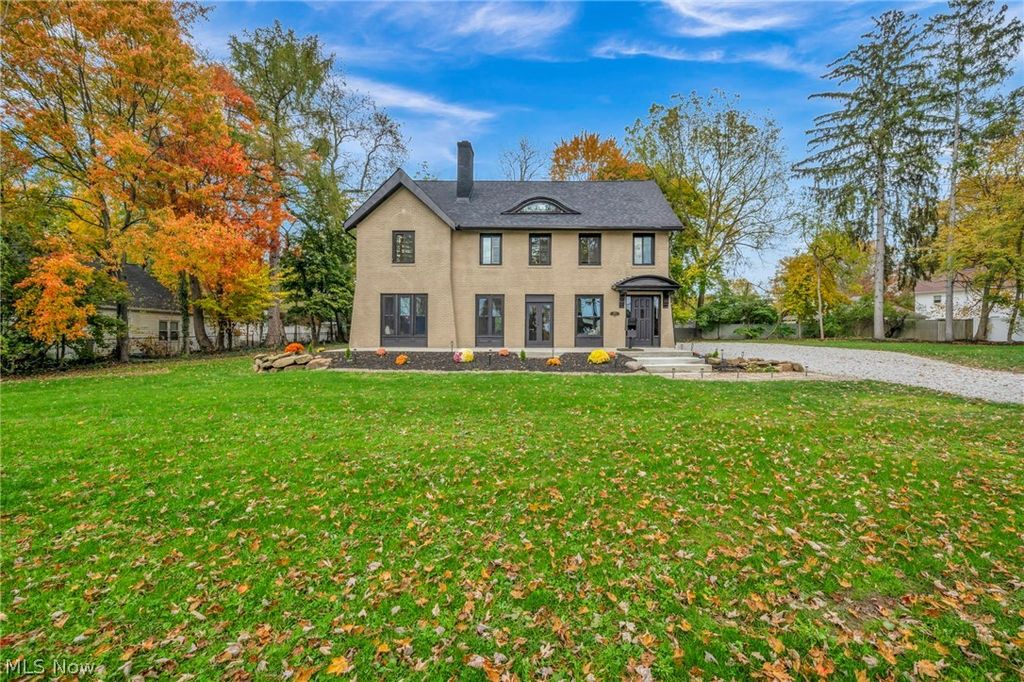 1555 W Market Street, Akron, OH 44313