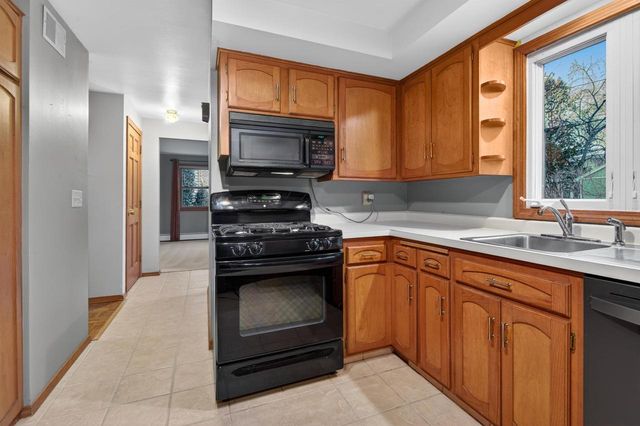 414 CUSTER COURT, Green Bay, WI 54301