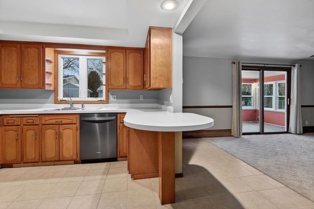 414 CUSTER COURT, Green Bay, WI 54301