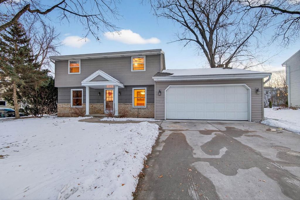 414 CUSTER COURT, Green Bay, WI 54301