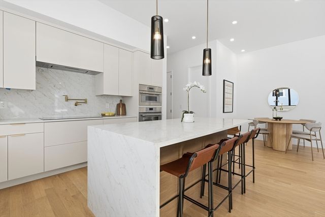 158 Langley Rd 158, Newton, MA 02459