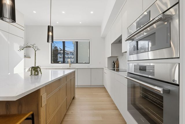 158 Langley Rd 158, Newton, MA 02459