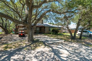 613 N 5th St, Fulton, TX 78358