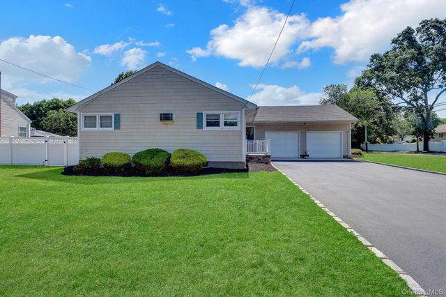 12 Bainbridge Avenue, Melville, NY 11747