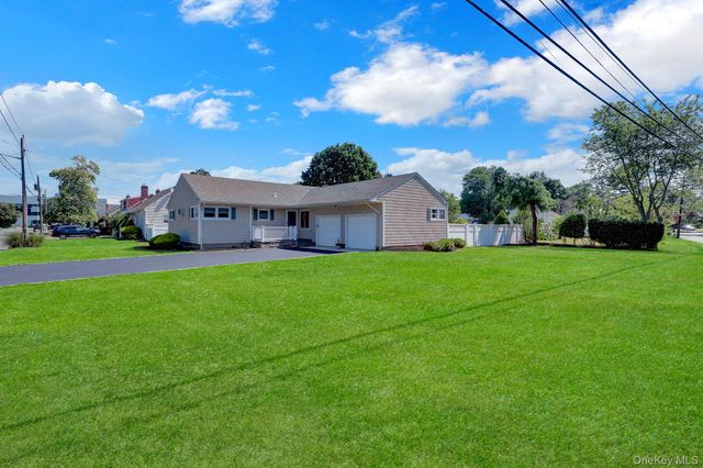 12 Bainbridge Avenue, Melville, NY 11747