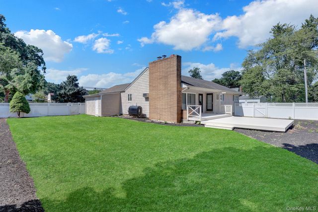 12 Bainbridge Avenue, Melville, NY 11747