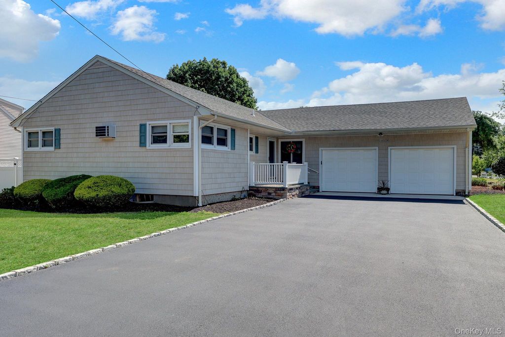 12 Bainbridge Avenue, Melville, NY 11747