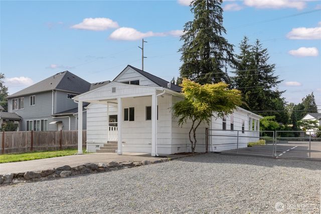 11822 24th Street E, Edgewood, WA 98372
