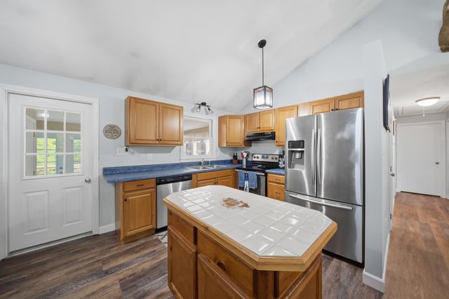 21 Evergreen Drive, Goffstown, NH 03045
