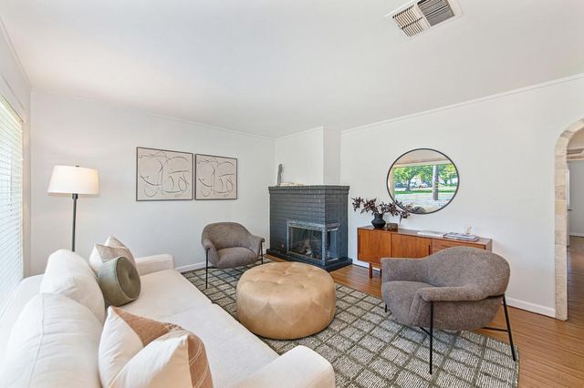 5808 21st Ave, Sacramento, CA 95820