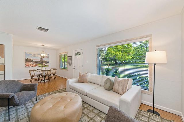 5808 21st Ave, Sacramento, CA 95820