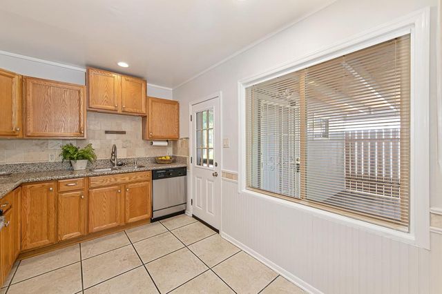 5808 21st Ave, Sacramento, CA 95820