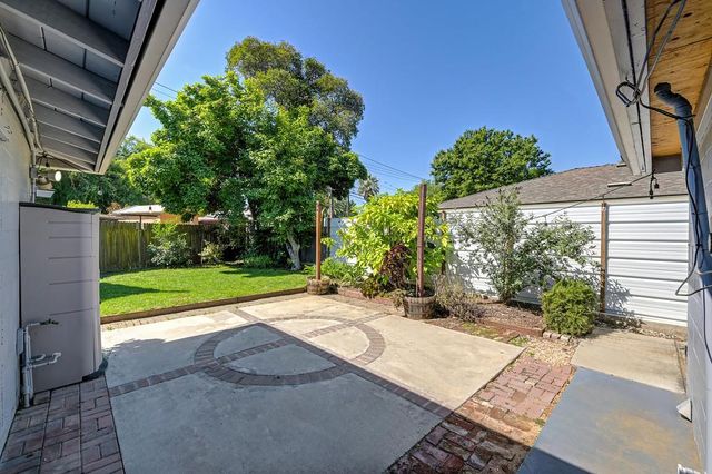 5808 21st Ave, Sacramento, CA 95820