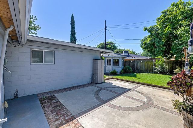 5808 21st Ave, Sacramento, CA 95820