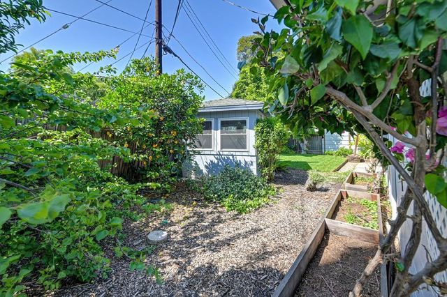 5808 21st Ave, Sacramento, CA 95820