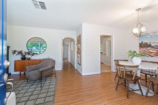 5808 21st Ave, Sacramento, CA 95820