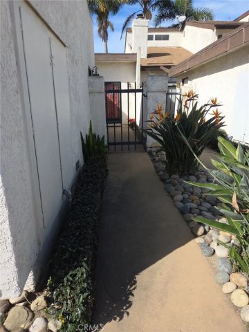 221 Marquis Place, Santa Maria, CA 93454