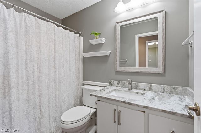 32933 Woodspring Circle, North Ridgeville, OH 44039