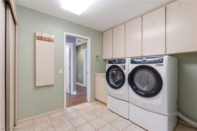 32933 Woodspring Circle, North Ridgeville, OH 44039