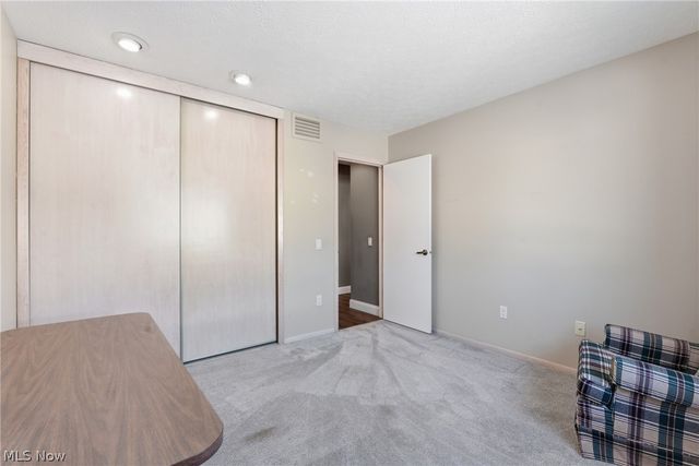 32933 Woodspring Circle, North Ridgeville, OH 44039