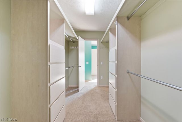 32933 Woodspring Circle, North Ridgeville, OH 44039