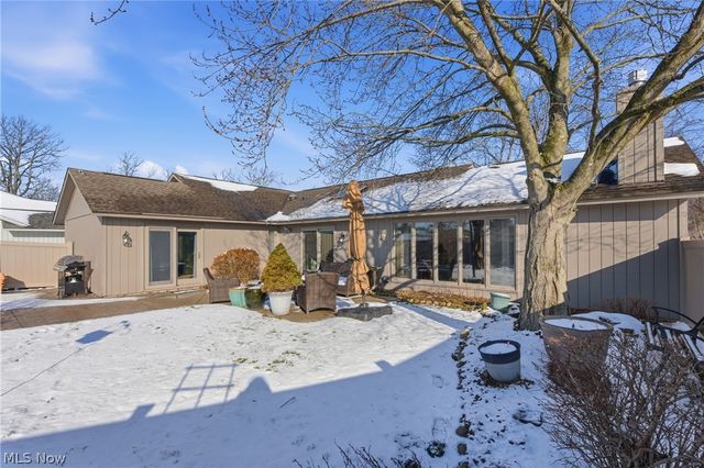 32933 Woodspring Circle, North Ridgeville, OH 44039